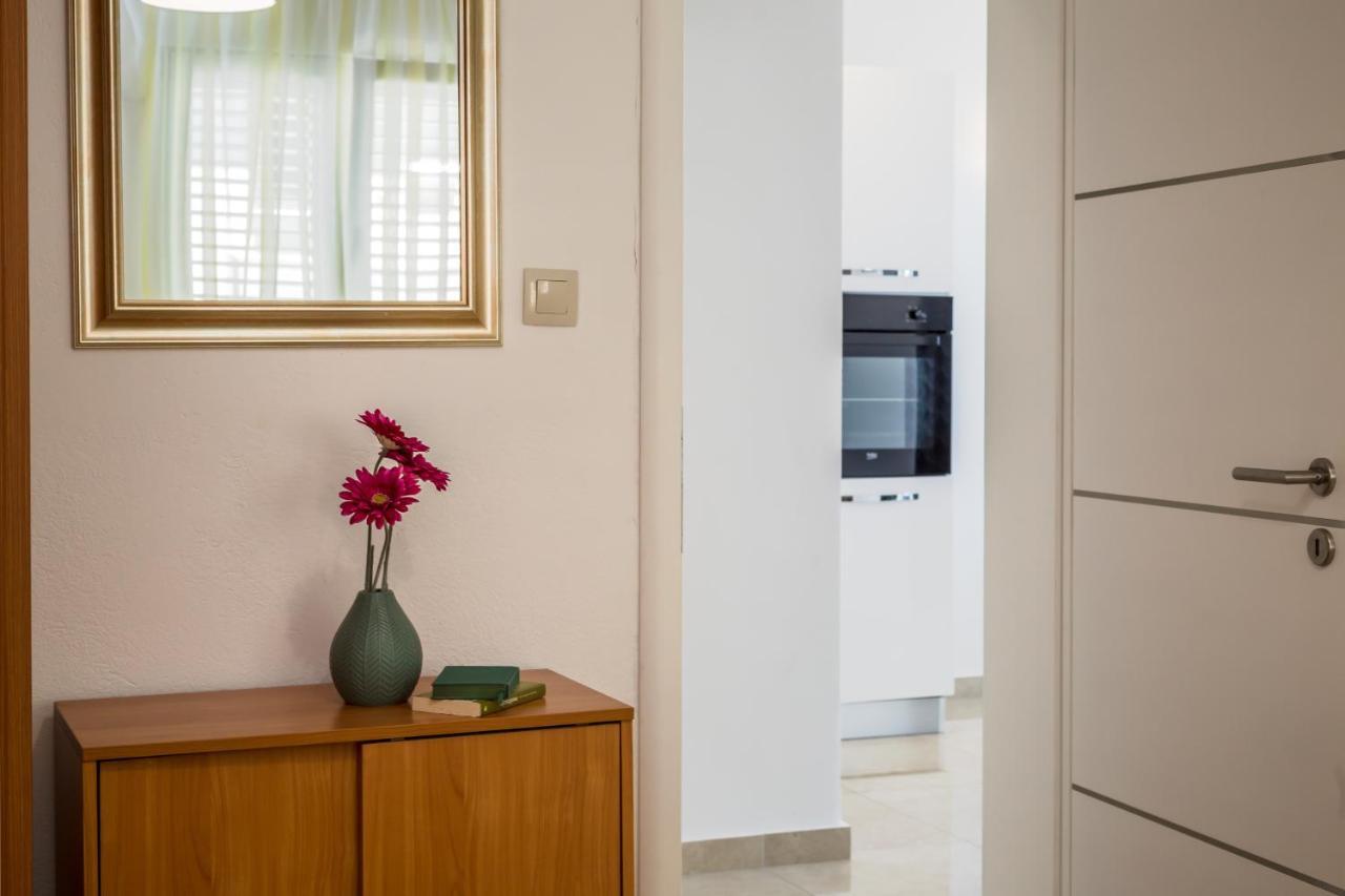 House Almissa Apartma Omis