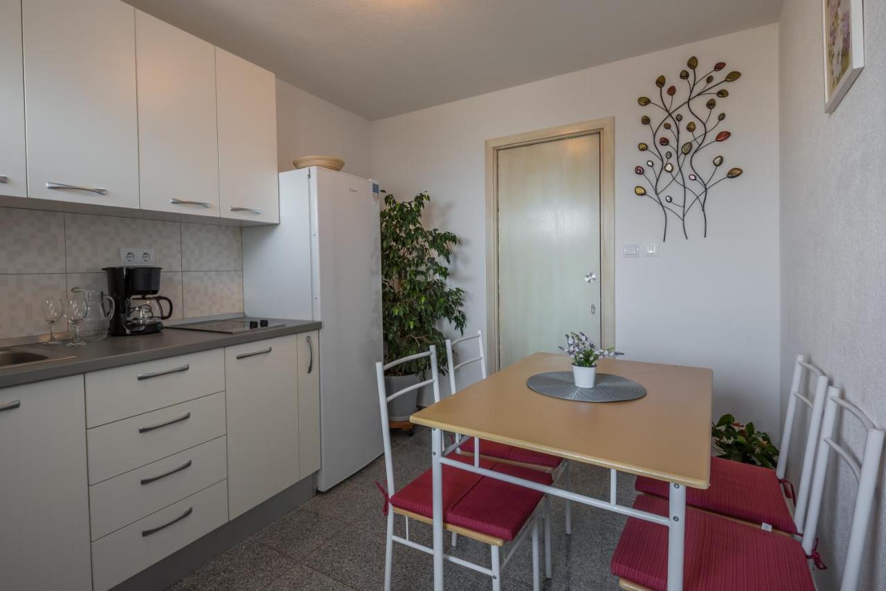 Apartment House Almissa